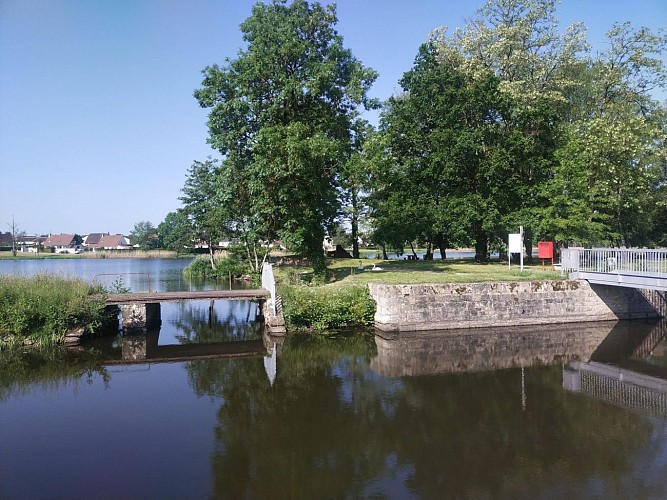 Balades Vertes Montchanin : port Schneider Base Loisirs