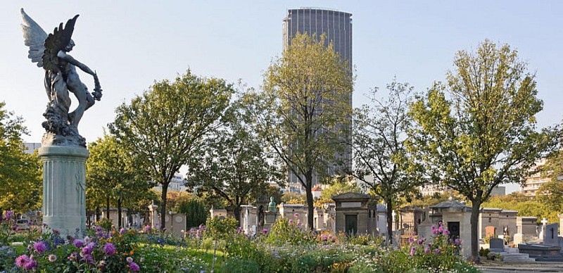 París: From the Montparnasse Cemetery to the Red Cross
