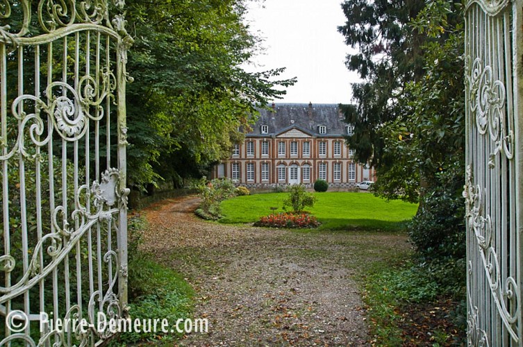 Château de Fontaine-Châtel à Saint-Germain-des-Essourts