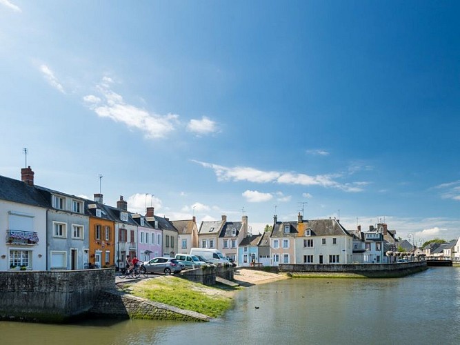 Velo_sur_le_port_d_Isigny_sur_mer_La Vélomaritime Ev4