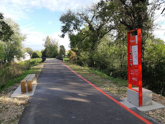 Porte de la Chartreuse de Montmerle - Voie verte