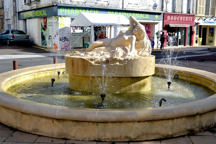 Statue place de la mairie