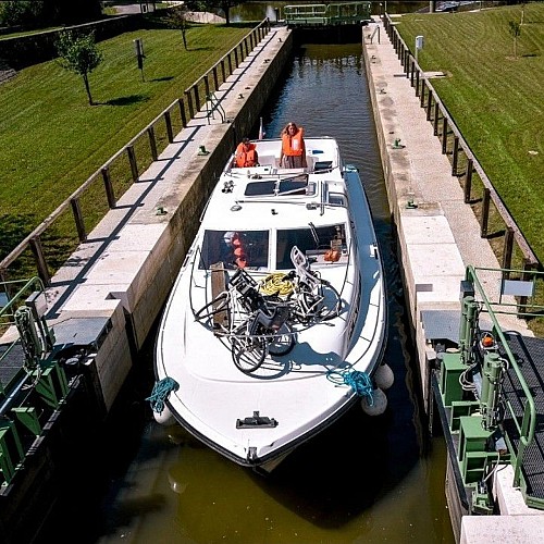 Passage de l'écluse de La Truchère