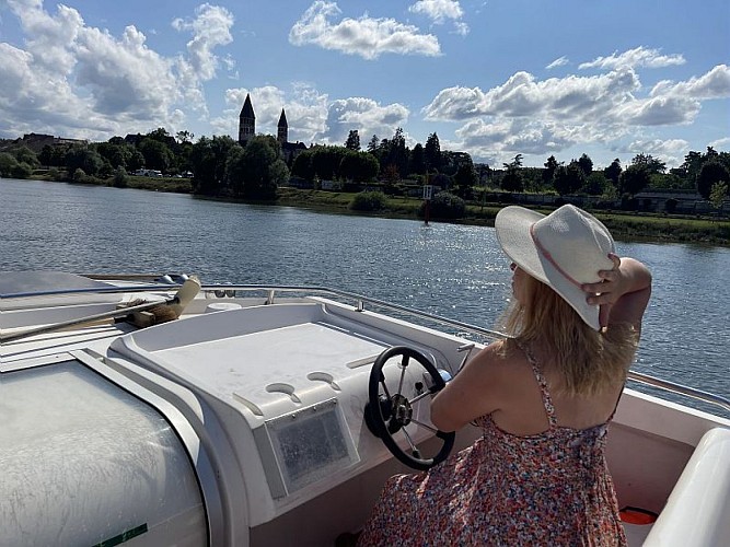 Tournus, navigation sur la Saône