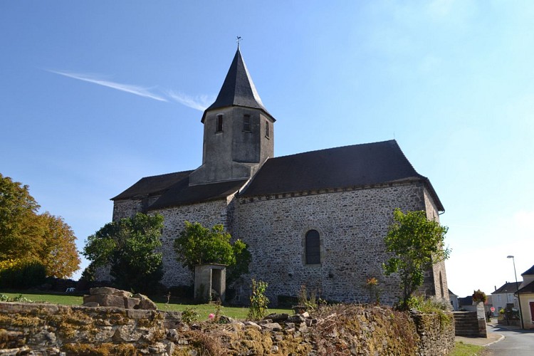 St Priest les Fougères église 2