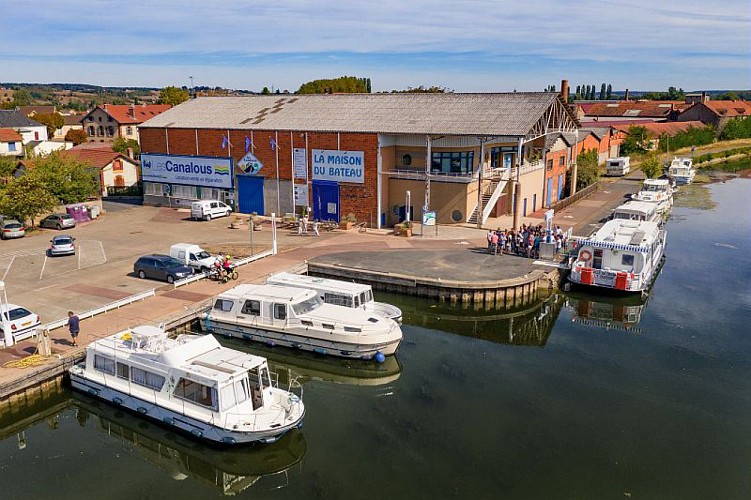Digoin, port de plaisance sur le canal du Centre