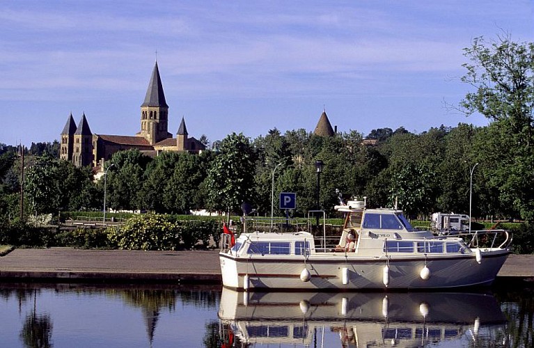Paray-le-Monial, navigation sur le canal du Centre
