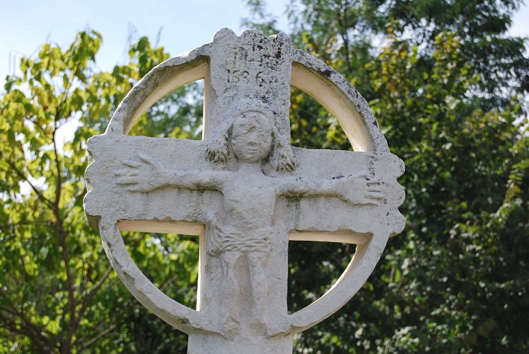 St Jory de Chalais croix 2