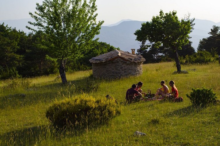 Cabane située hors PR, à l'ouest de la montagne de Chamouse