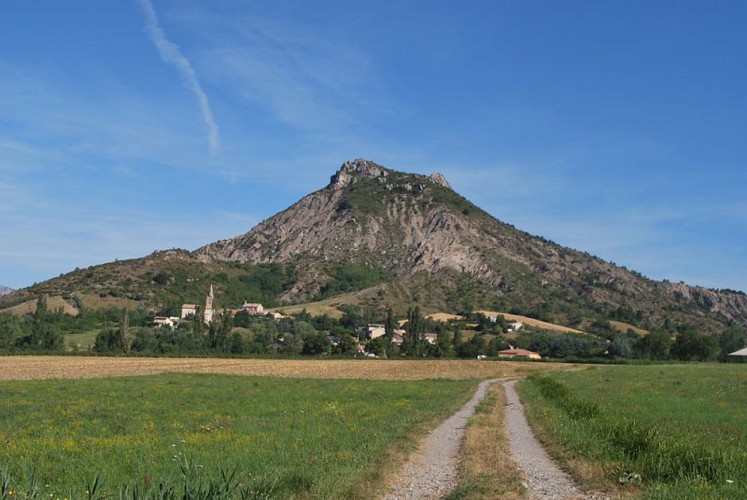 Panorama sur le Château de l'Aigle et Savournon