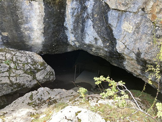 Entrée de la grotte Saint-Vincent