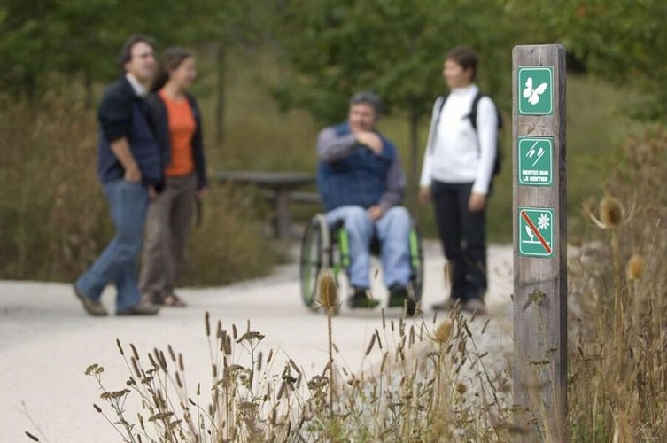 Boucle accessible aux fauteuils roulants et aux poussettes
