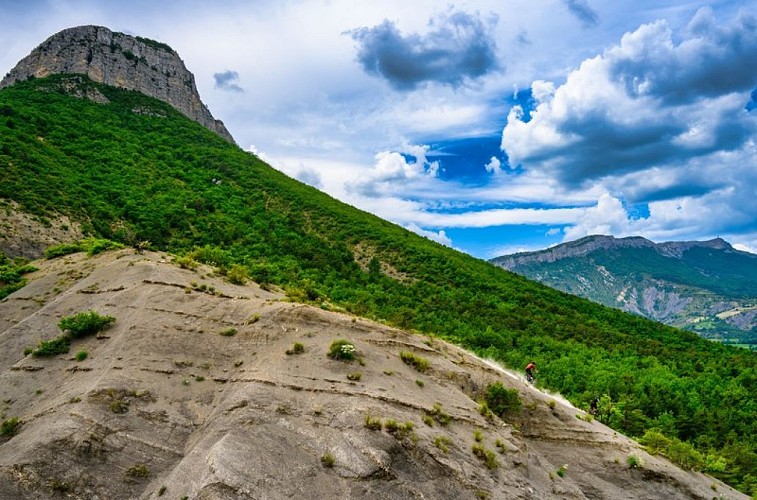 Au pied du Mont Garde