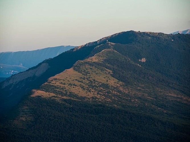 Lueur sur la Montagne de St-Cyr
