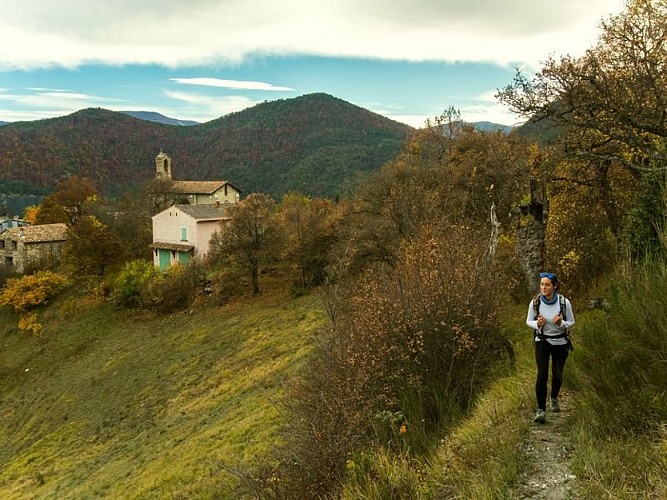 Départ du village d'Etoile-Saint-Cyrice