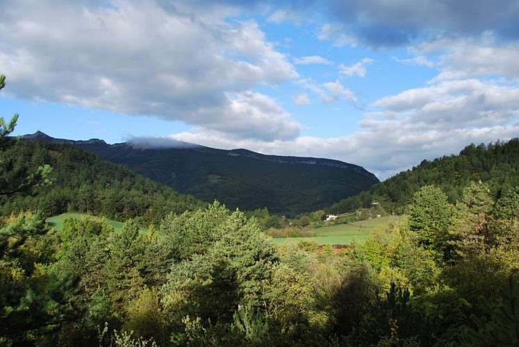 Vue sur le Rocher de Beaumont