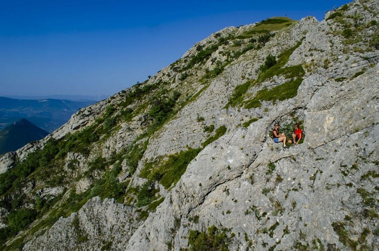 Belle arche naturelle en chemin