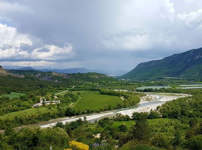 Le Buëch et le plateau de Saléon