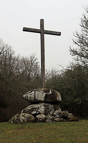 La croix de saint Bernard montée de la Cordelle