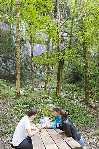 Hiking Azil and Magda