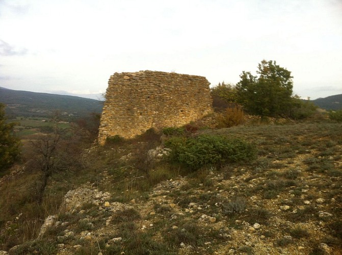 Le Vieux Montlaux et sa cascade