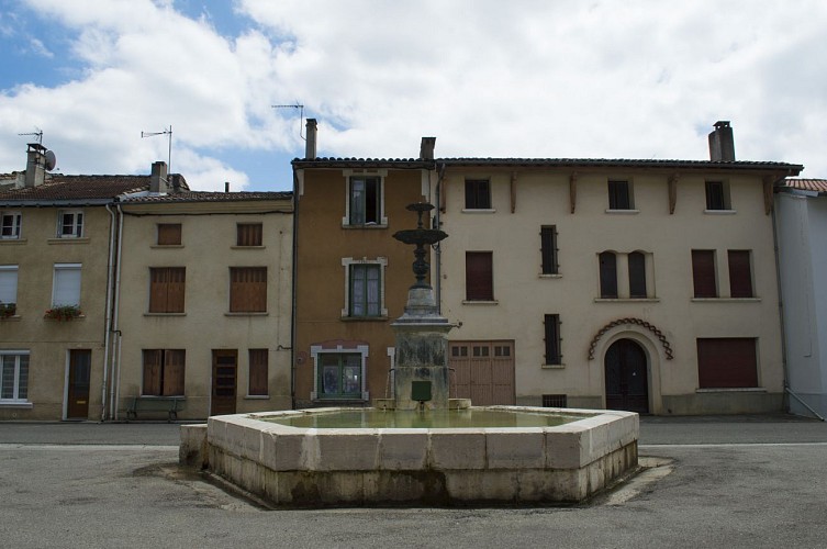 village de Fougax et Barrineuf