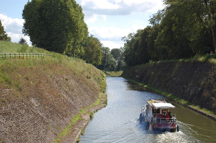 Vue générale de la tranchée du canal, Génelard