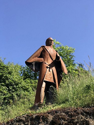 Le chevalier gardant l'esplanade du château