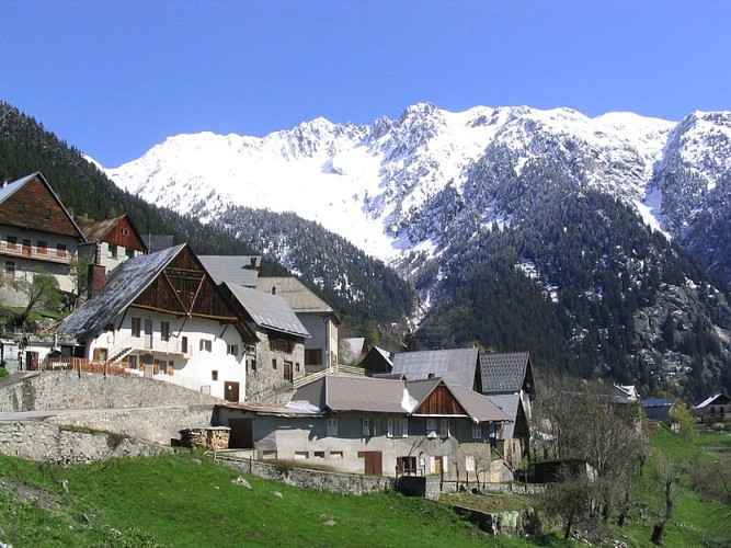 York Mallory - Hiking from Rivier d'Allemond