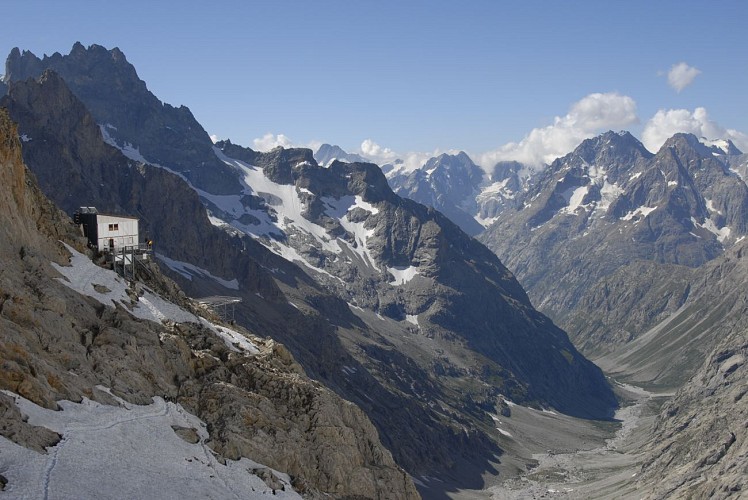 Refuge du Promontoire - Hiking