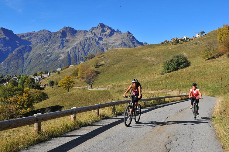 The discreet climb up to Alpe d'Huez by e-bike