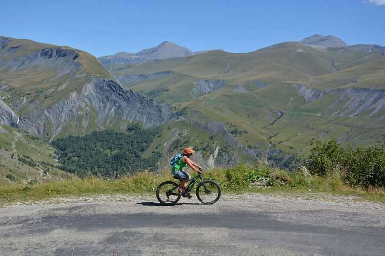 The untamed climb up to Alpe d'Huez by e-bike