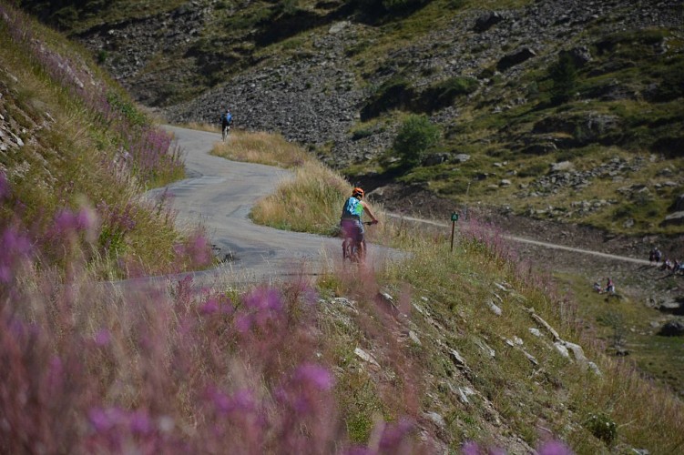Alpe d'Huez: the Sarenne Gorges by e-bike