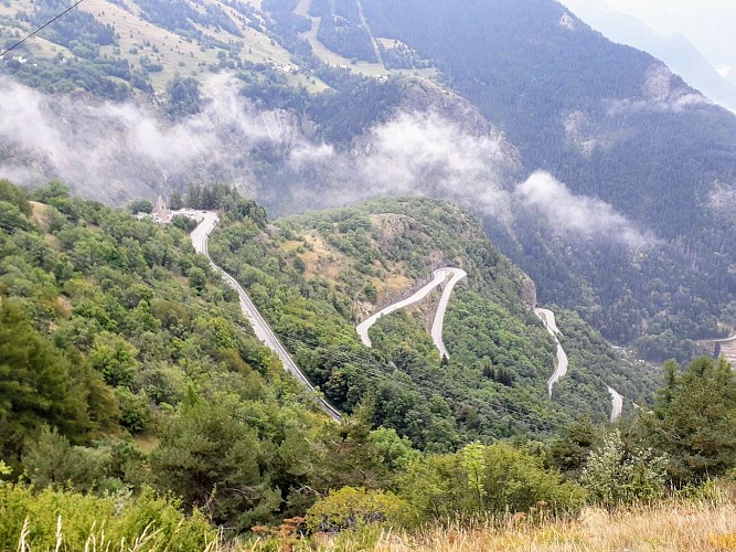 Ancestral perched paths, hiking from Le Bourg-d'Oisans