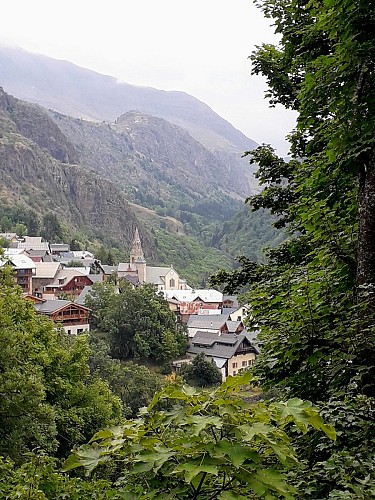 Ancestral perched paths, hiking from Le Bourg-d'Oisans