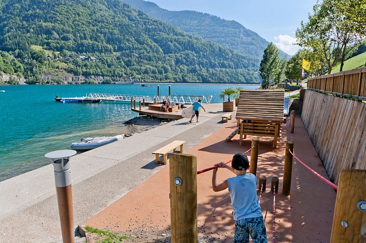 De oevers van het Lac du Verney - Wandeling vanaf het VVV-kantoor