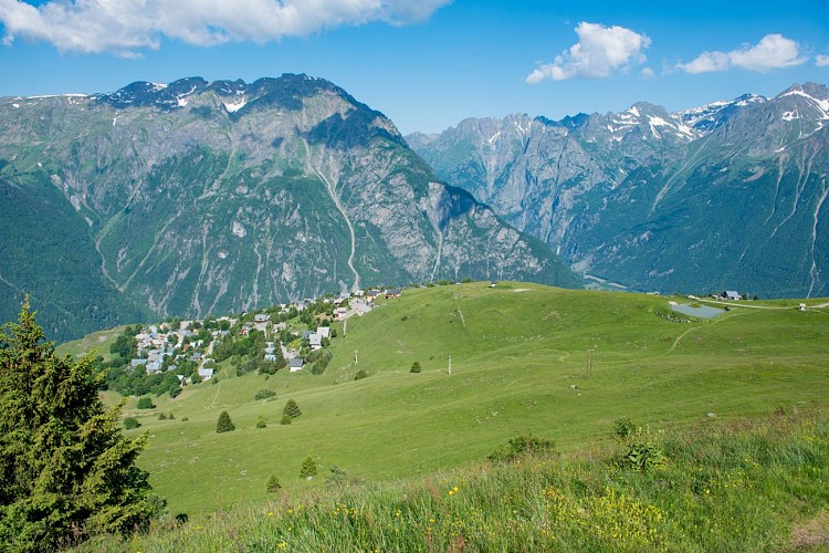 Panoramic trail Villard-Reculas> Alpe d'Huez - Hiking