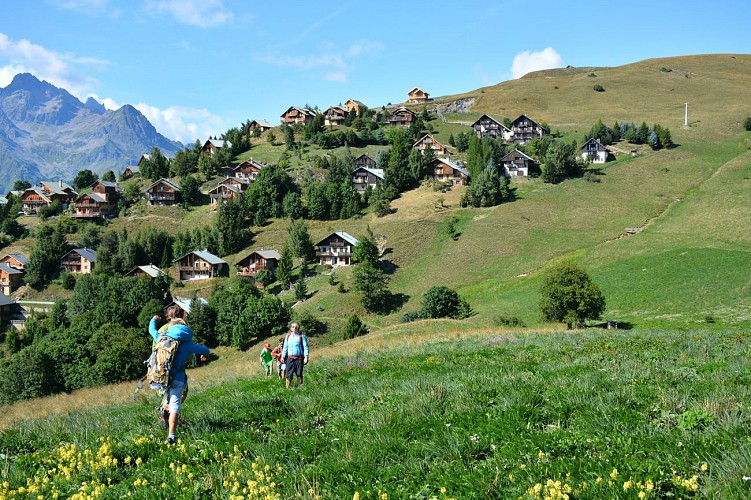 Panoramic trail Villard-Reculas> Alpe d'Huez - Hiking