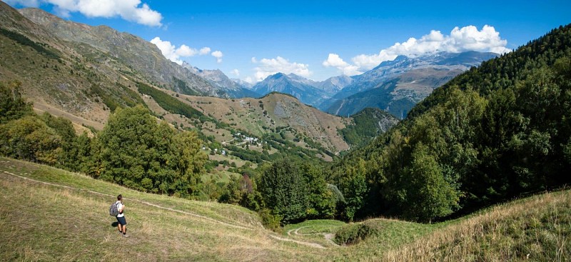 Village d'Oulles en montant au Pas de la Buffe