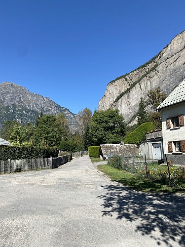 Les 3 ponts via Essoulieux en Bassey - Wandeling vanuit Le Bourg-d'Oisans