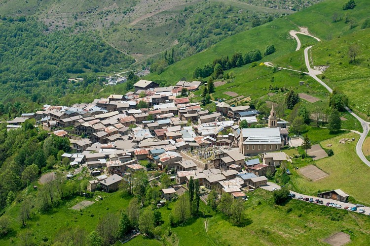 Vue plongeante sur Besse