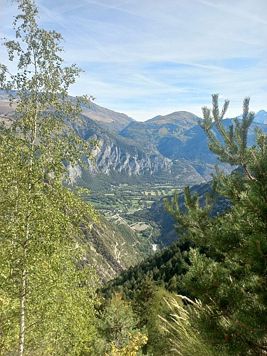 vue sur plaine de bourg d'Oisans