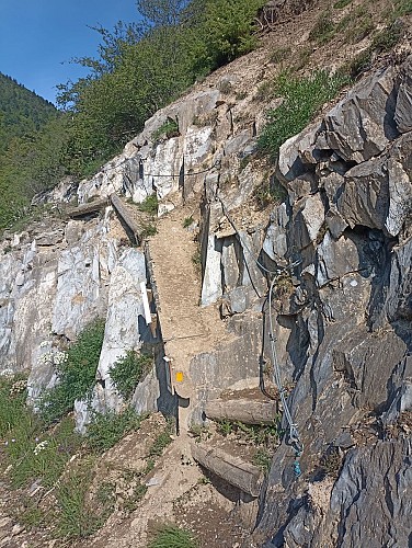 Chemin historique d'Oulles - Hike from La Paute (Bourg-d'Oisans)