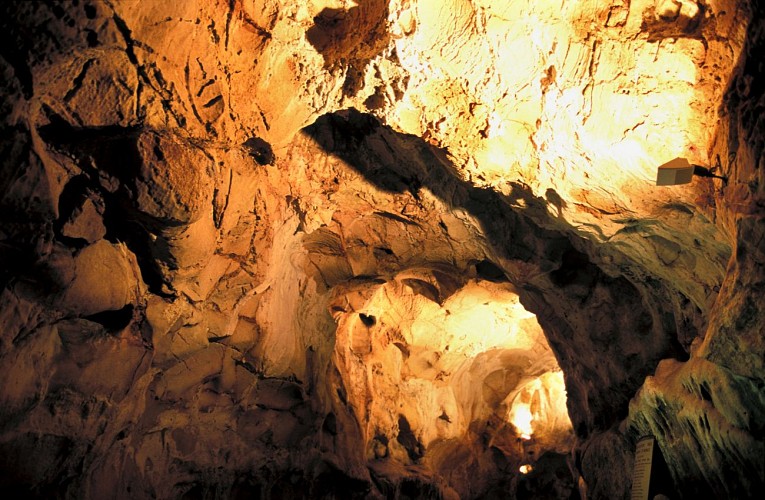 Grottes Azé