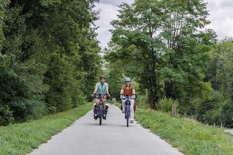 Cyclotouristes sur la voie verte