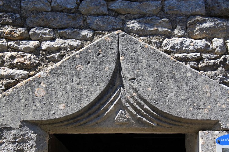 Façade du XVIIe siècle à Bazauges