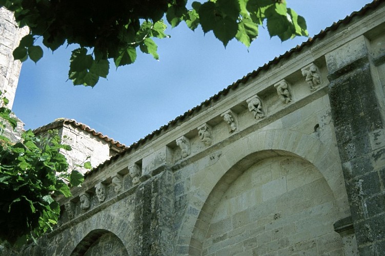 Façade nord de l'église de Macqueville