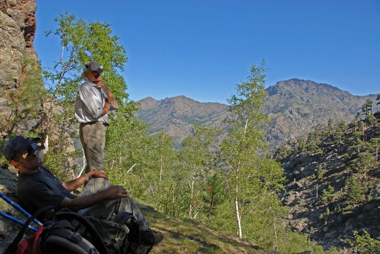 Corse- Région Asco- Vallée Ghieriosa vers Capu Bianco- tunnels névés [juillet 2009]