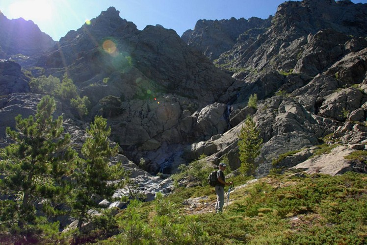 Corse- Région Asco- Vallée Ghieriosa vers Capu Bianco- tunnels névés [juillet 2009]