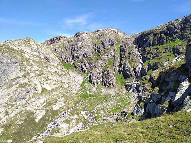 Cascade près du refuge de La Fare